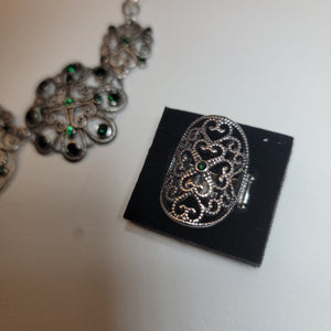 Paparazzi Silver w/green jewels Set