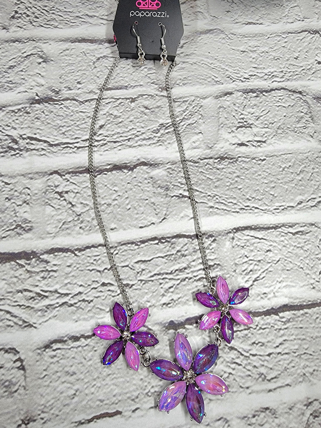 PAPARAZZI PURPLE FLOWER IRIDESCENT NECKLACE