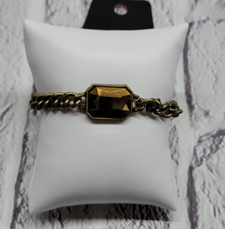 PAPARAZZI BRASS JEWEL CLASP BRACELET