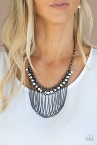 PAPARAZZI  Flaunt Your Fringe - Black Necklace