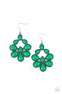 PAPARAZZI  In Crowd Couture - Green Earrings