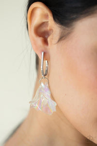 PAPARAZZI Jaw-Droppingly Jelly - Silver Earrings