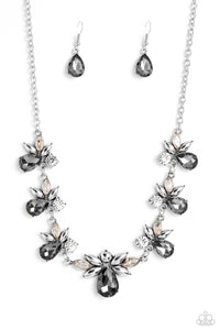 PAPARAZZI Explosive Effulgence - Silver NECKLACE