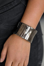 Load image into Gallery viewer, PAPARAZZI URBAN UPTREND - BLACK BRACELET
