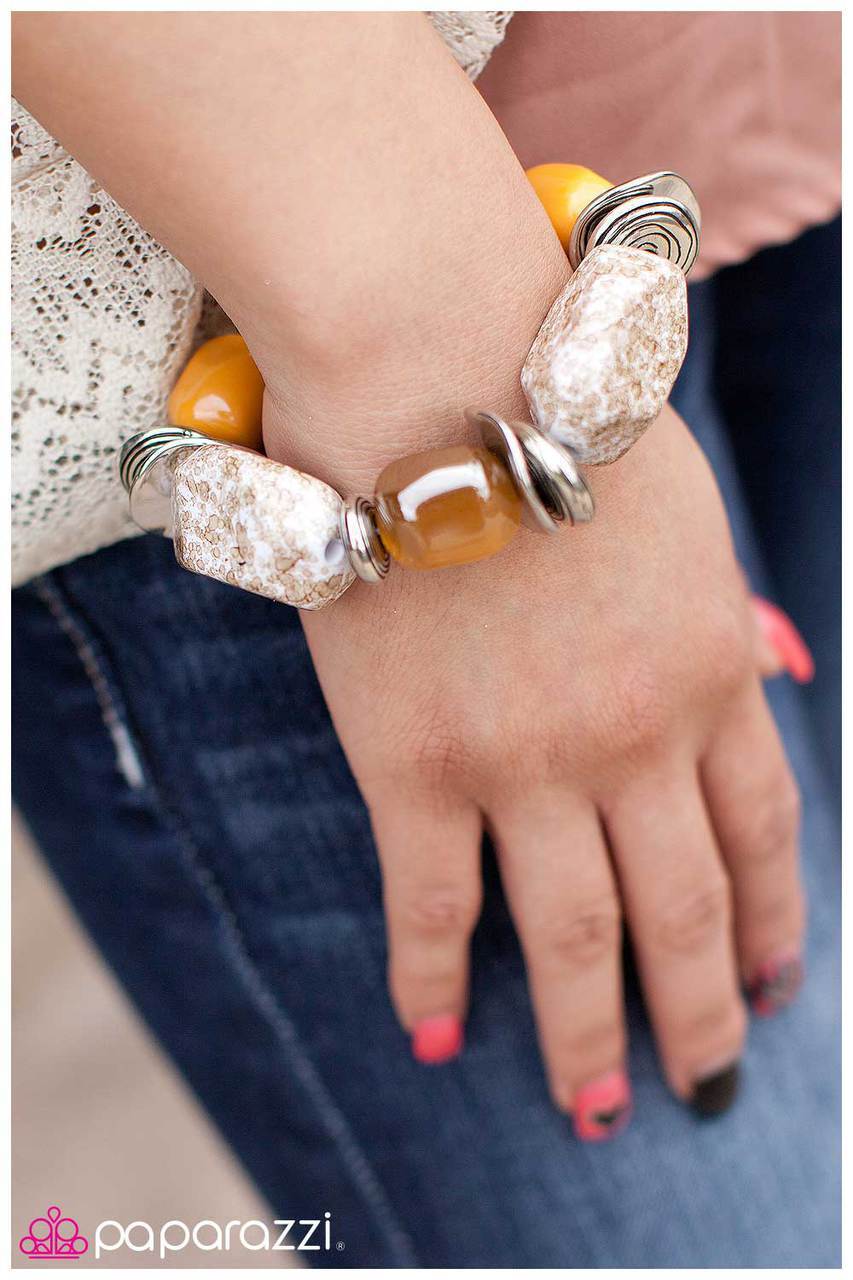 PAPARAZZI - Glaze of Glory - Brown / Peach Bracelet